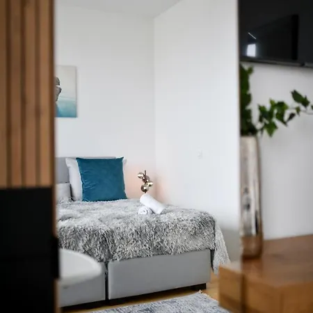 Crowonder Berin Deluxe Penthouse With Rooftop Terrace And Jacuzzi Zadar