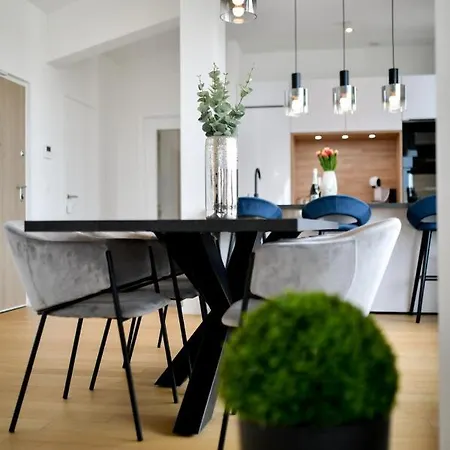 Apartman Crowonder Berin Deluxe Penthouse With Rooftop Terrace And Jacuzzi