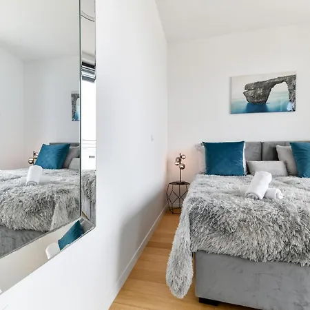 Apartman Crowonder Berin Deluxe Penthouse With Rooftop Terrace And Jacuzzi