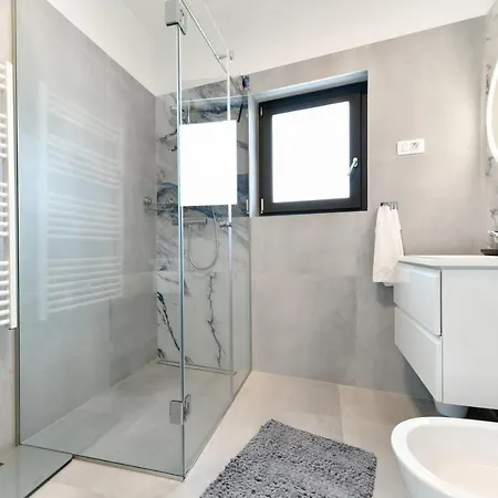 Apartman Crowonder Berin Deluxe Penthouse With Rooftop Terrace And Jacuzzi