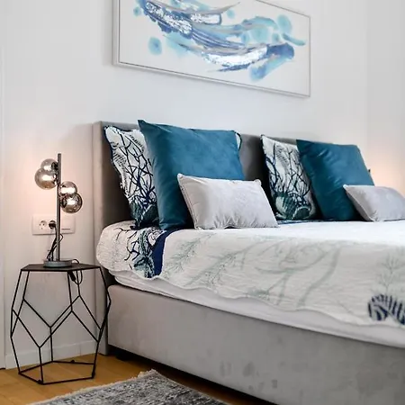 Apartman Crowonder Berin Deluxe Penthouse With Rooftop Terrace And Jacuzzi *