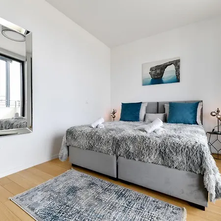 Apartman Crowonder Berin Deluxe Penthouse With Rooftop Terrace And Jacuzzi *