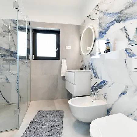 Crowonder Berin Deluxe Penthouse With Rooftop Terrace And Jacuzzi Zadar