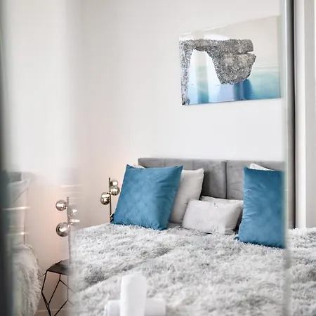 Crowonder Berin Deluxe Penthouse With Rooftop Terrace And Jacuzzi Apartman