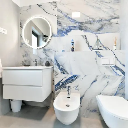 Crowonder Berin Deluxe Penthouse With Rooftop Terrace And Jacuzzi Apartman