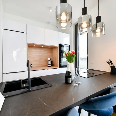 Crowonder Berin Deluxe Penthouse With Rooftop Terrace And Jacuzzi Apartman *