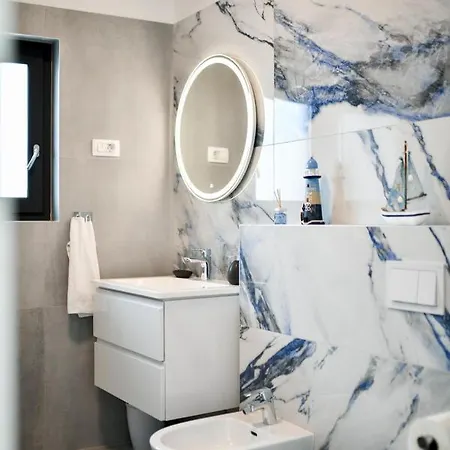 Crowonder Berin Deluxe Penthouse With Rooftop Terrace And Jacuzzi Apartman Zadar