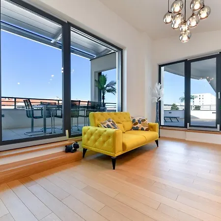 Crowonder Berin Deluxe Penthouse With Rooftop Terrace And Jacuzzi Apartman