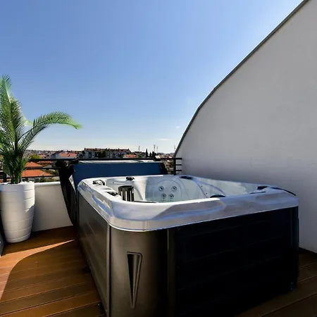 Crowonder Berin Deluxe Penthouse With Rooftop Terrace And Jacuzzi Apartman Zadar