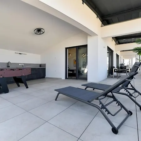 Crowonder Berin Deluxe Penthouse With Rooftop Terrace And Jacuzzi * Zadar