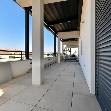 Apartman Crowonder Berin Deluxe Penthouse With Rooftop Terrace And Jacuzzi *