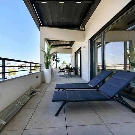 Crowonder Berin Deluxe Penthouse With Rooftop Terrace And Jacuzzi Apartman