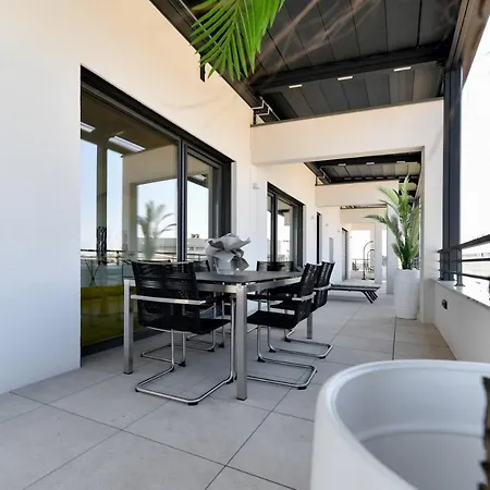Crowonder Berin Deluxe Penthouse With Rooftop Terrace And Jacuzzi Apartman